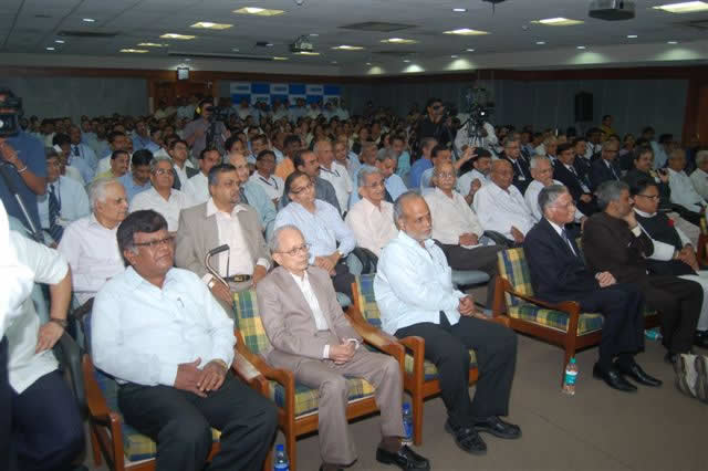 वित्त मंत्री श्री प्रणब मुखर्जी ने केंद्रीय कार्यालय का दौरा किया - 11