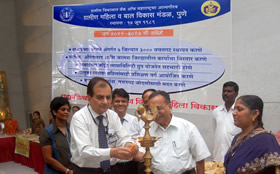 Inaugurating the stall of GMVBNVM in Pune on 29-8-2011