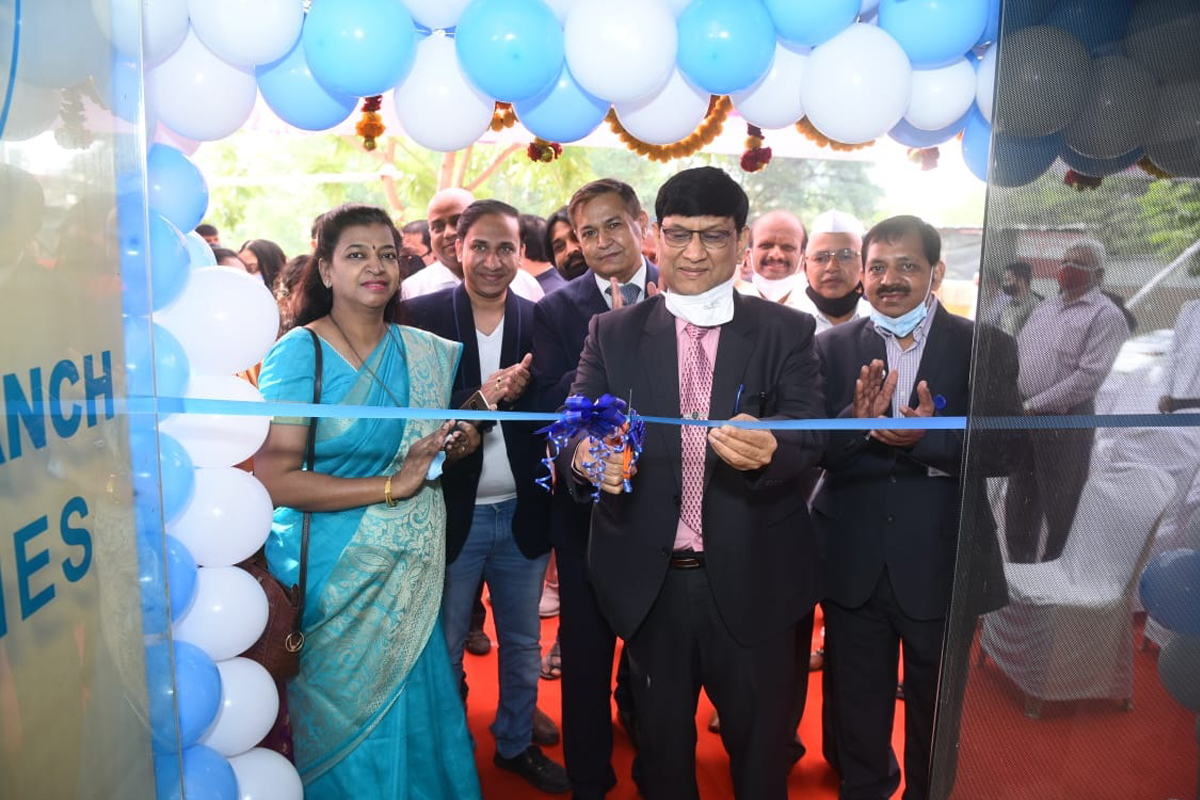 Shri Hemant Tamta , Executive Director of Bank of Maharashtra inaugurating the new premises of Dapodi Branch